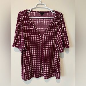 Banana Republic short sleeve abstract patterned top Maroon. Women’s XL